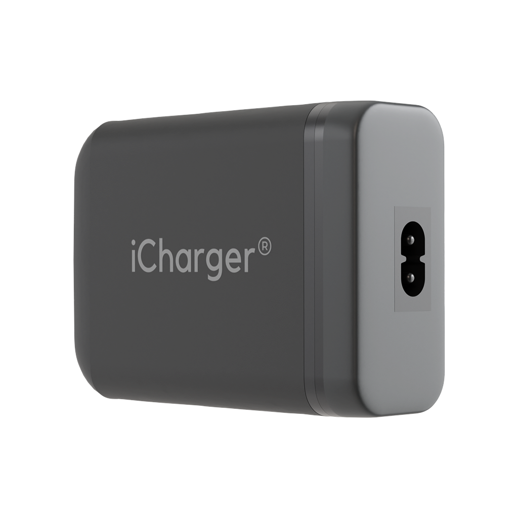 iCharger 200W GaN3 5-in-1 charging station in use at a busy café, powering up various digital devices.